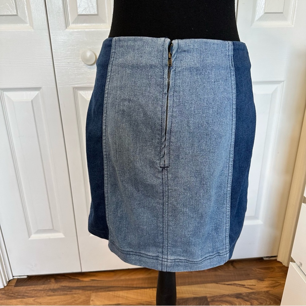 Free People✨Two-Tone Blue Denim Mini Skirt - Picture 3 of 14
